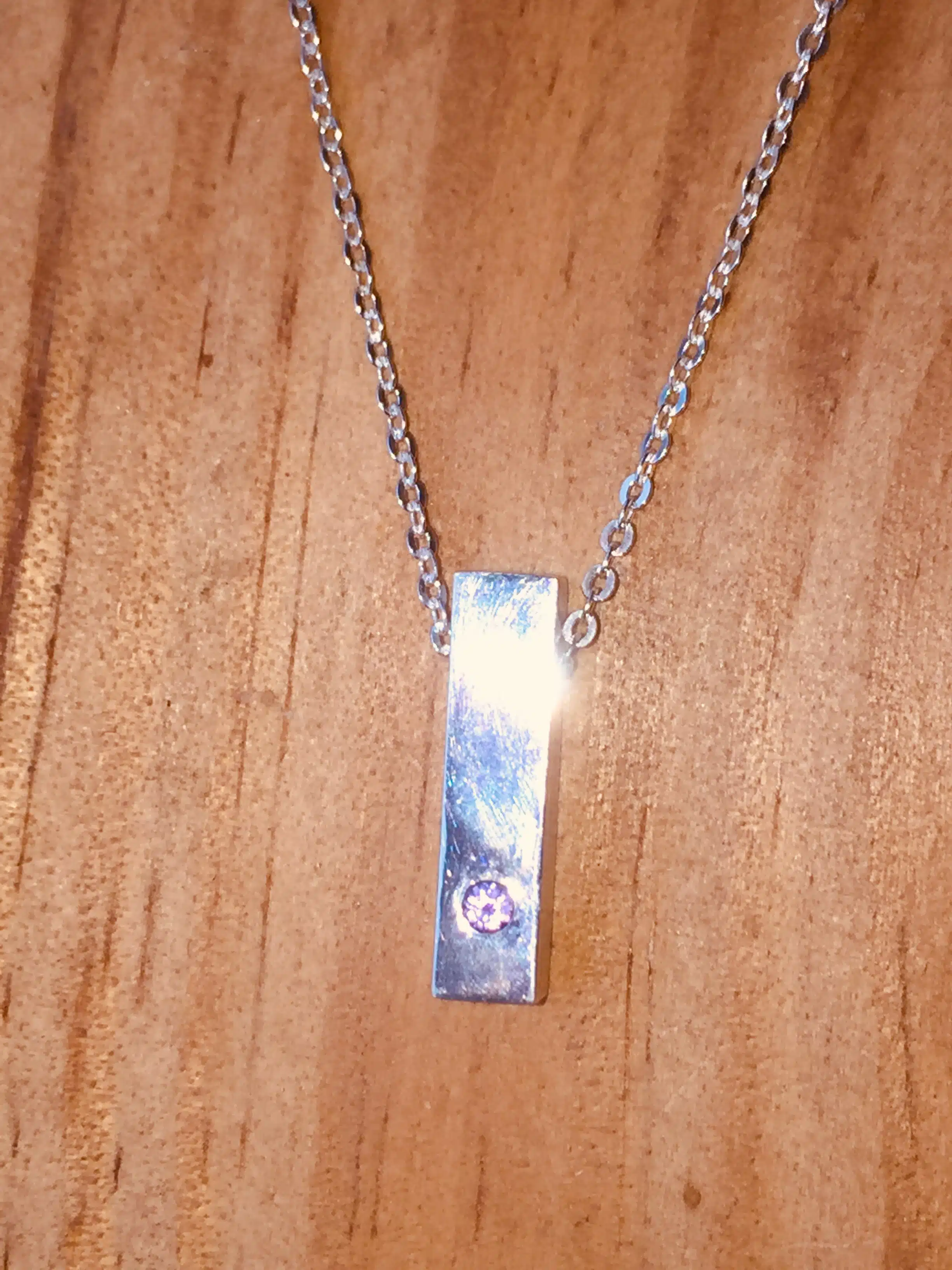 colchique pendentif argent et saphir parme cordon de cuir violet création bijou d'art contemporain originale et unique par Sandrine Toupart